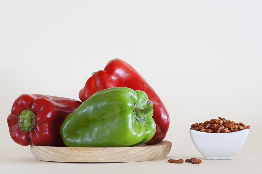 red peppers, green bell pepper, chili pepper, food, vegetables, chilli peppers, chili, vegetale, vegetable, freshness