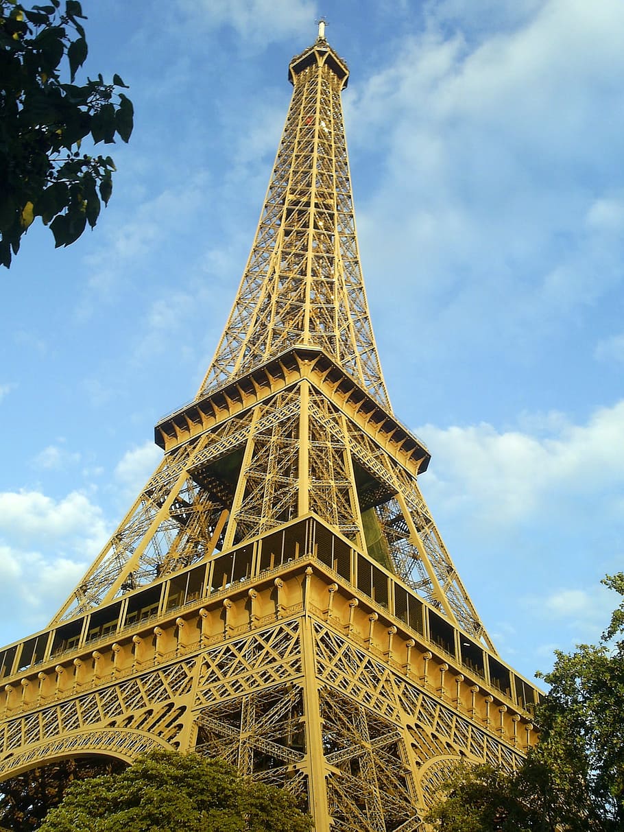 에펠 탑 파리 기념물 자본 미술 건축물 건축 된 구조 하늘 낮은 각도보기 구름 하늘 Pxfuel
