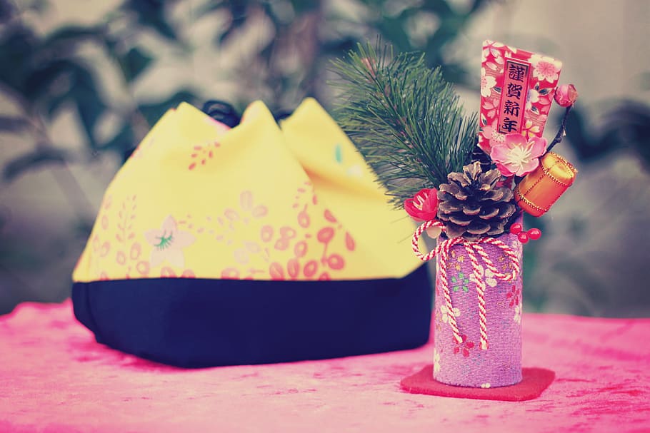 pink, cylindrical, case, pine cone, yellow, black, bag, black bag, decoration, christmas