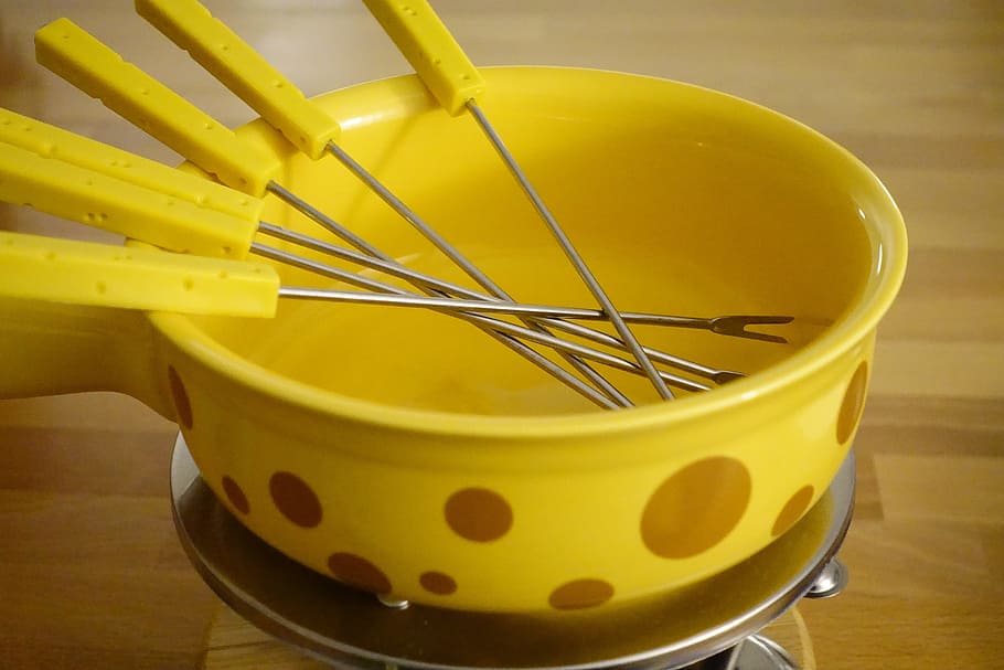 käsefondü pot, fondütopf, pot, yellow, ceramic, food and drink, food, kitchen utensil, indoors, close-up