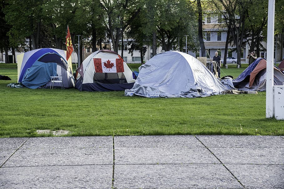gente protesta camping, césped en el centro de la ciudad, gente, protesta, camping, césped, en el centro de la ciudad, Winnipeg, desobediencia civil, dominio público