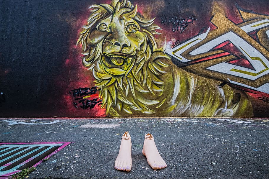 frankfurt, graffitti, mural, street art, art, spraying, breakfast, feet, lion, meal