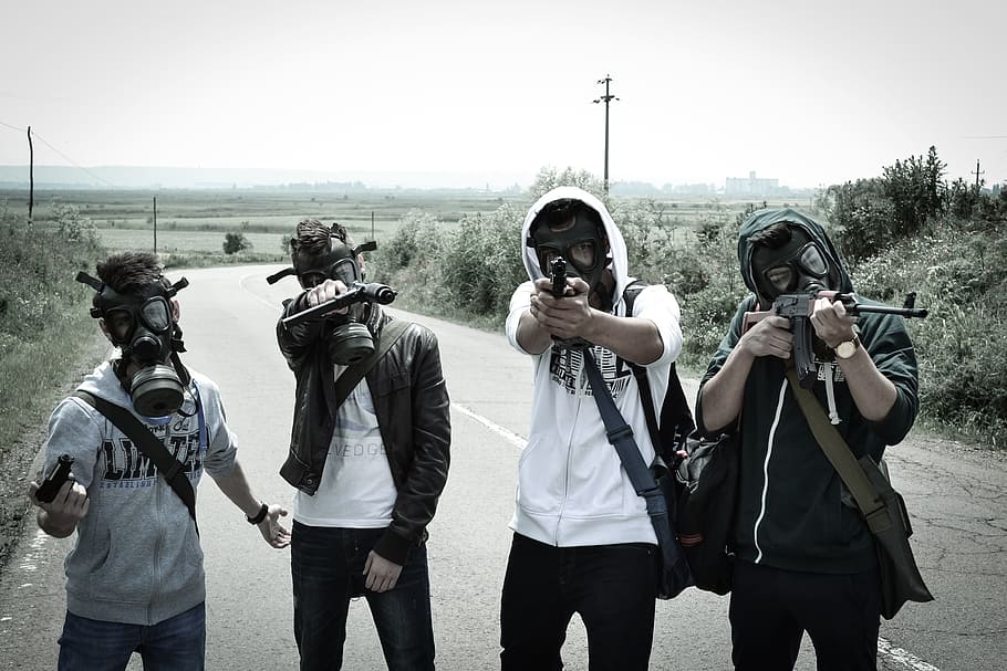 cuatro, persona, tenencia, rifles, jóvenes, post apocalíptico, máscara de gas, armageddon, sobreviviente, apocalíptico