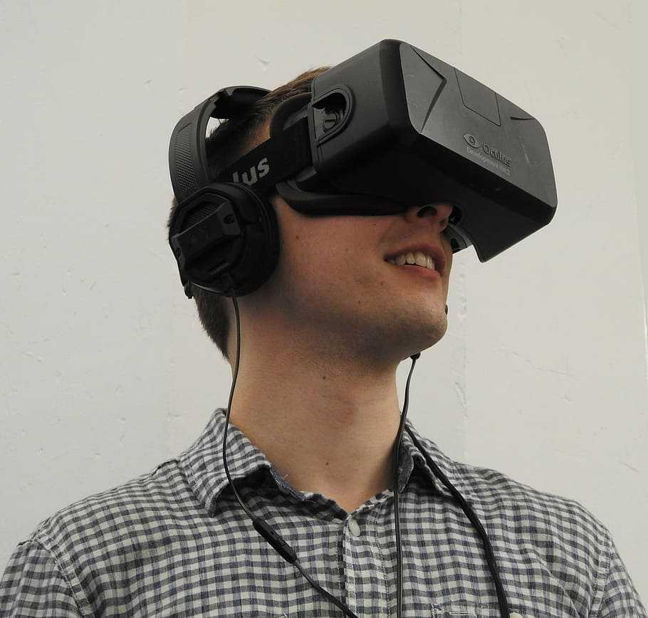 pessoa, vestindo, preto, oculus vr auricular, homem, realidade virtual, oculus, vr, tecnologia, futuro