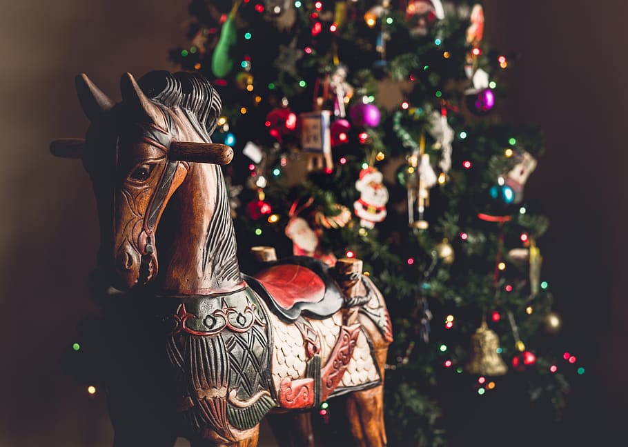 Navidad, árbol, bola, luces, caballo, pony, figura, madera, juguete, pantalla