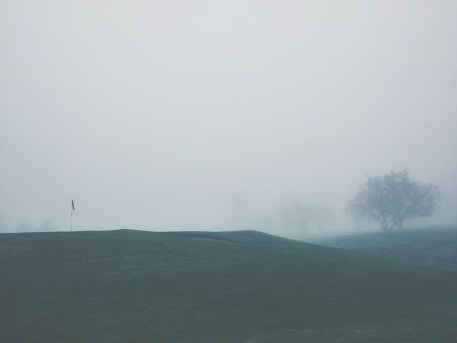 fotografia de paisagem, montanha, nevoeiro, dia, paisagem, fotografia, verde, grama, campo, campo de golfe