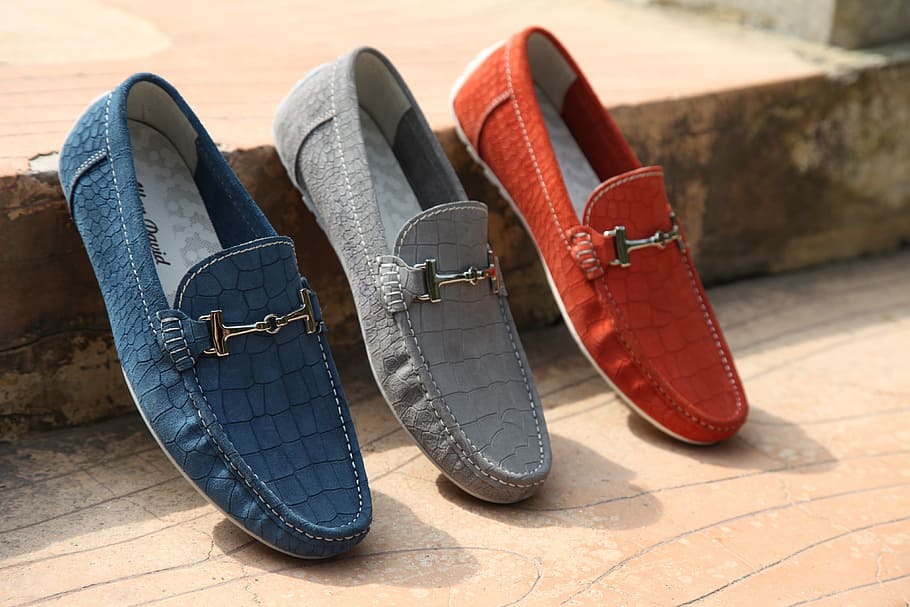 three, unpaired, assorted-color crocodile skin loafers, men's shoes, fashion, driving, shoe, pair, day, still life