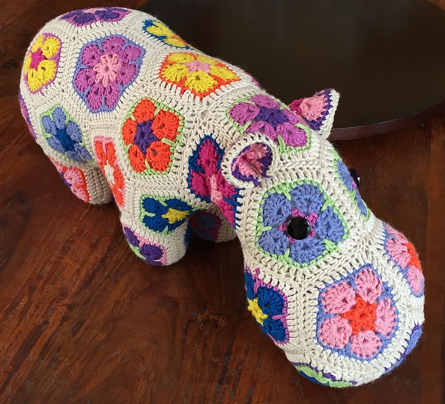 白, ピンク, カバ, かぎ針編み, おもちゃ, happypotamus, アフリカの花のデザイン, 手作り, ハイジのクマのデザイン, 糸