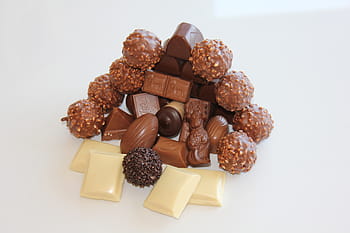 chocolate-white-chocolate-brown-chocolate-candy-royalty-free-thumbnail.jpg