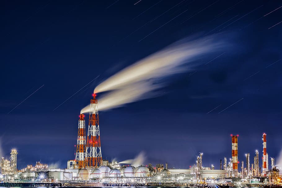 night view, oil-related plant, smoke, greenhouse gas emissions, trajectory of the star, osaka bay shore area, japan, night, industry, fuel and power generation