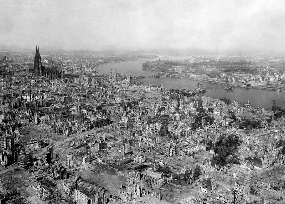 fotografi grayscale, bangunan, Cologne, Pemboman, Penghancuran, Perang, periode pasca perang, rekonstruksi, katedral cologne, 1945