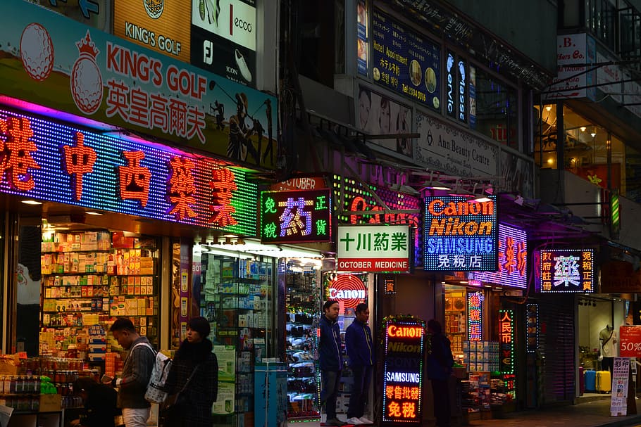 Gente, de pie, frente, tiendas, Hong Kong, Asia, ciudad, viaje, moderno, urbano