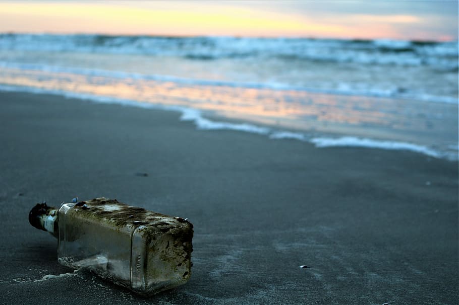 claro, botella de vidrio, orilla del mar, durante el día, mar, agua, playa, viajes, océano, naturaleza
