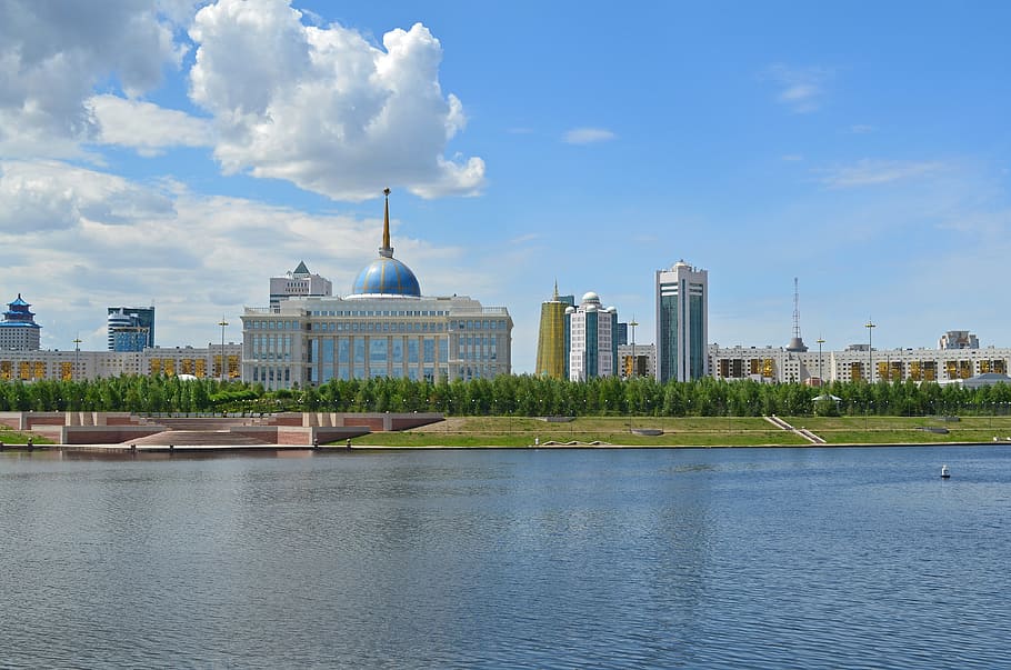 Kazajstán, Astana, Astaná, palacio del presidente de la República de Kazajstán, muelle, arquitectura, exterior del edificio, estructura construida, cielo, frente al mar