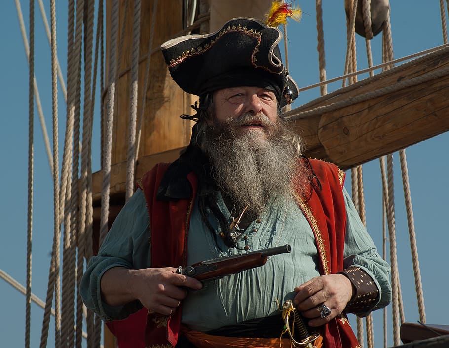 Integrere tør Forsøg man, wearing, pirate costume, sailboat, boat, marin, corsair, pirate,  filibuster, gun | Pxfuel