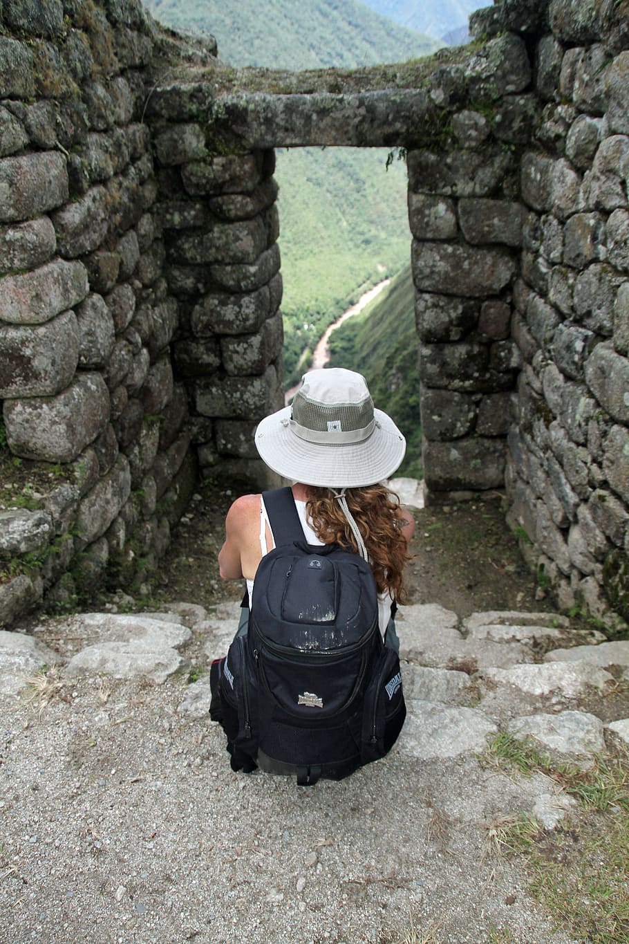 mujer, sentado, hormigón, escaleras, templo, durante el día, Machu Picchu, Perú, Inca, sur