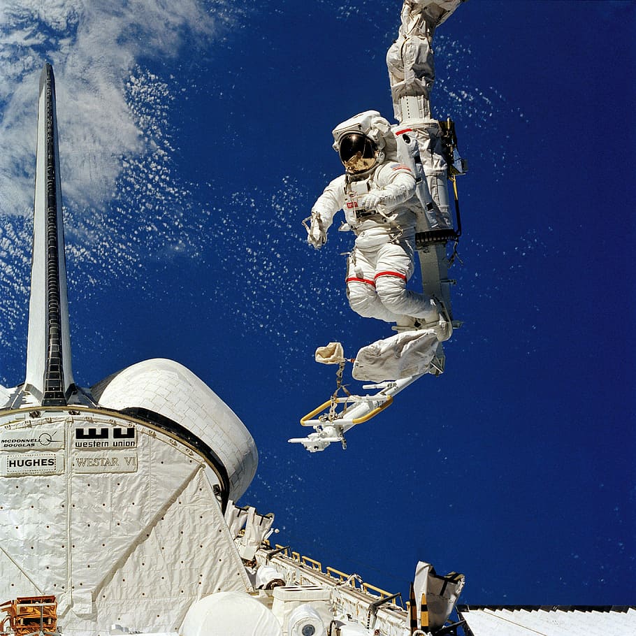 astronauta, caminata espacial, transbordador espacial, descubrimiento, herramientas, traje, paquete, correa, flotante, trabajo