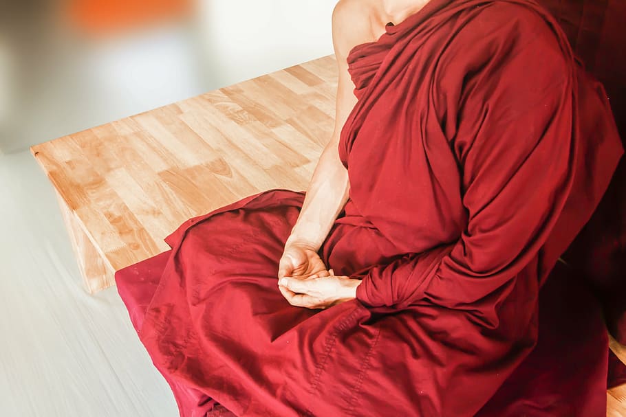 man, kasaya, sitting, brown, wooden, surface, theravada buddhism, meditate, meditating hand posture, buddhism