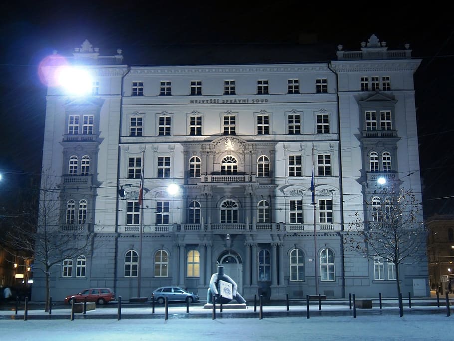 чешская республика, верховный суд, здание, ориентир, исторический, ночь, вечер, огни, зима, снег