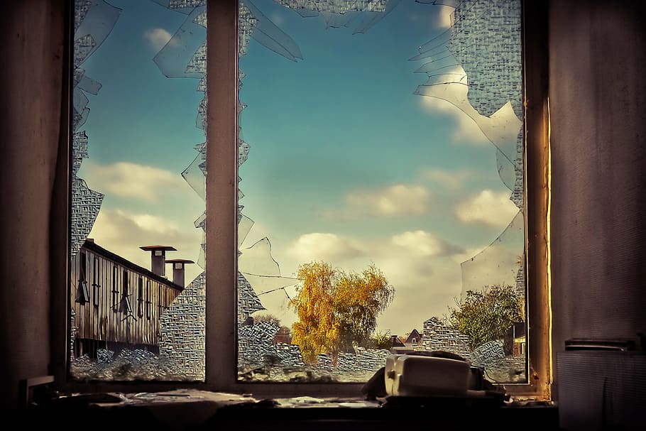 roto, vidrio de ventana, durante el día, ventana rota, lugares perdidos, marcos de ventanas, vidrio, fábrica, viejo, salir