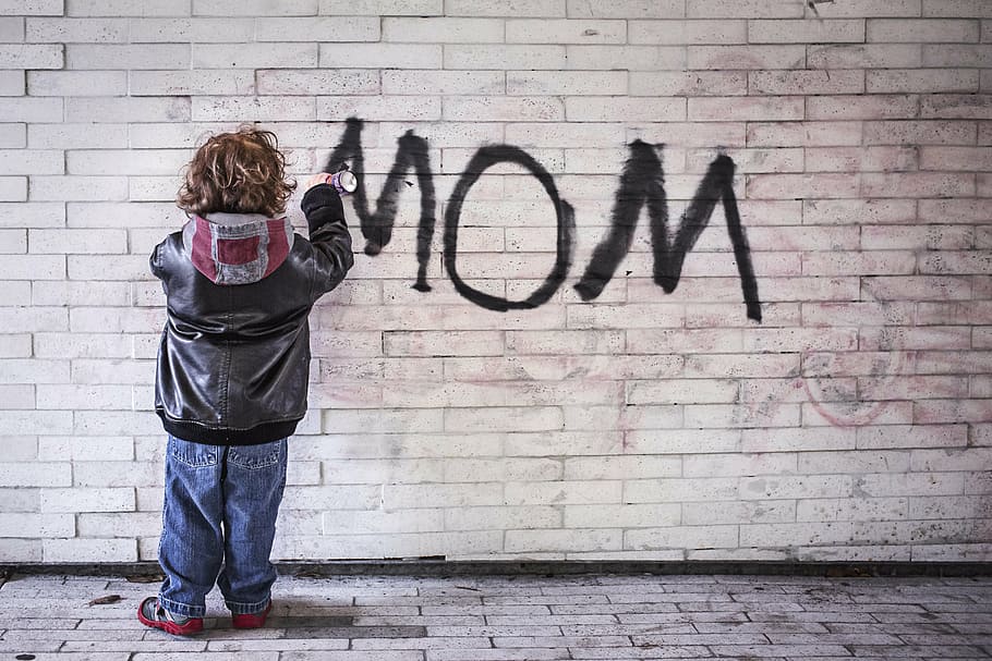 child spraying wall, mom text, mom, graffiti, the art of, people, wall - Building Feature, caucasian Ethnicity, child, one person