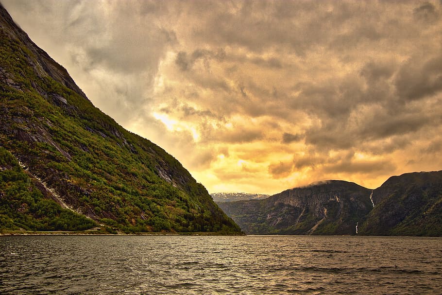 montaña, cuerpo, agua, durante el día, montañas, Noruega, vista, naturaleza, mar, paisaje