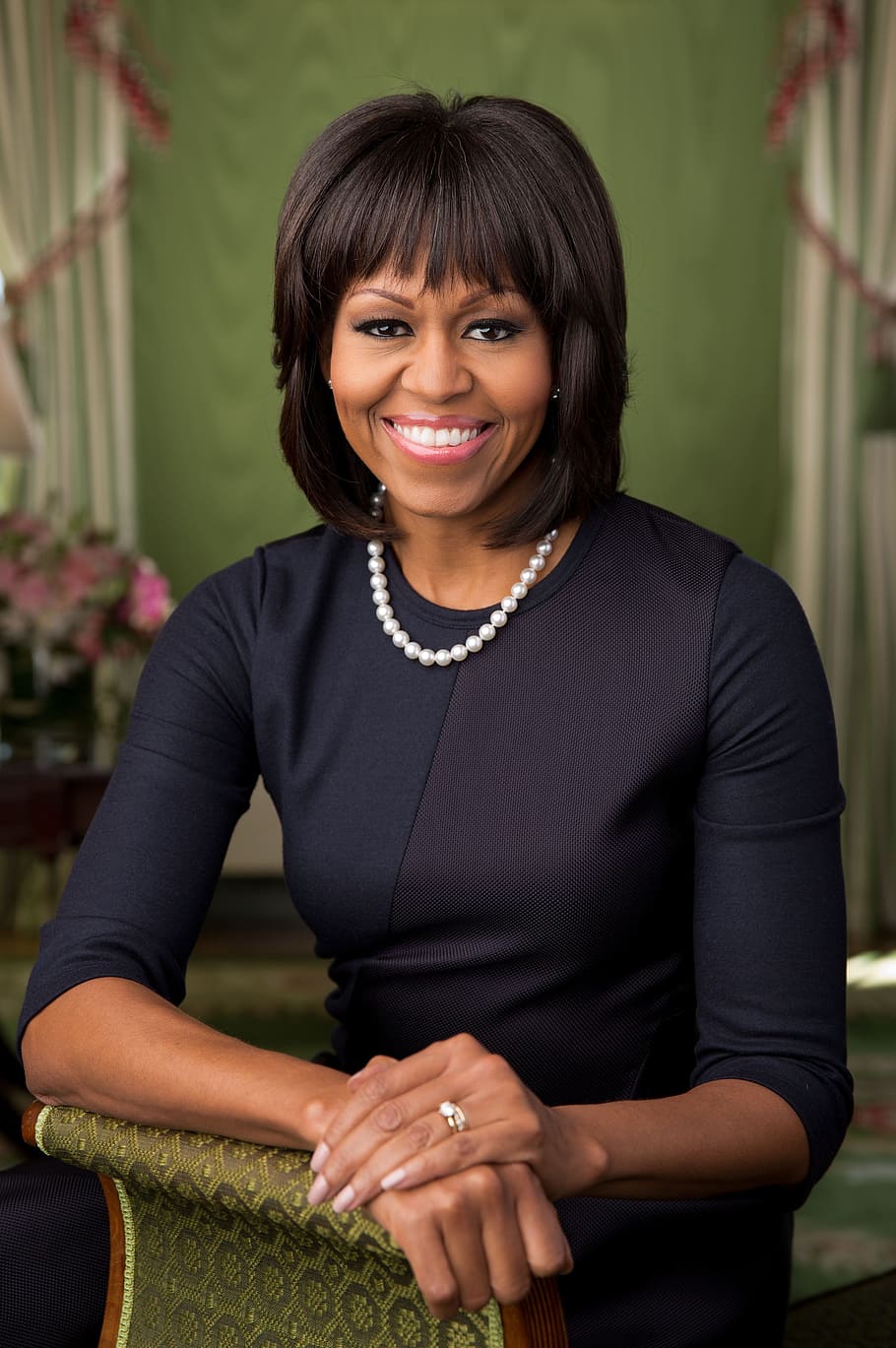 michelle obama, 2013, potret resmi, istri presiden Amerika Serikat, ibu negara, Afrika-Amerika, rumah putih ruang hijau, barack hussein obama, wanita, tersenyum
