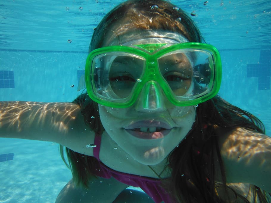 nadador subacuático con máscara, verano, piscina, sol, sonriente, bajo el agua, natación, snorkel, mar, deporte