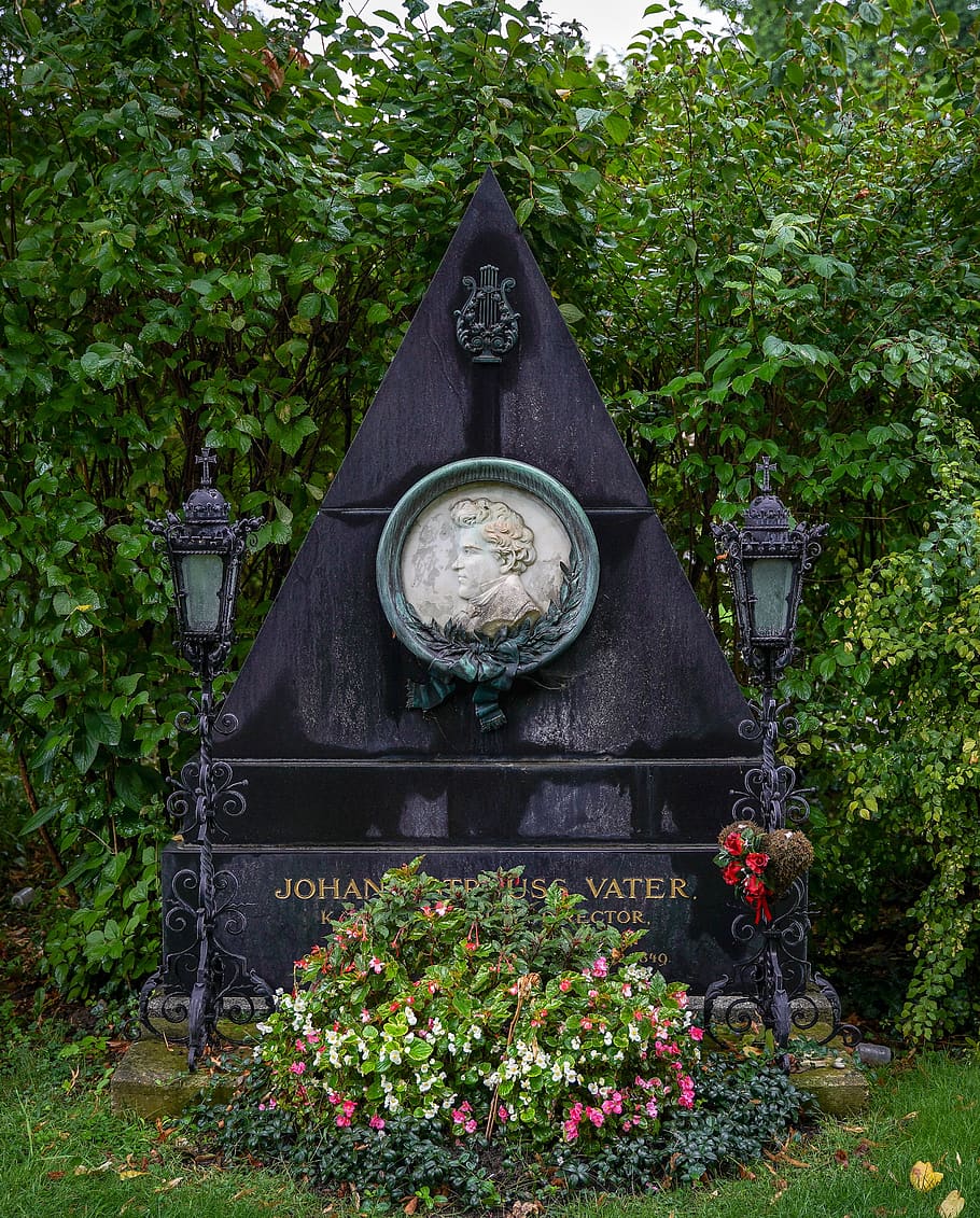 vienna's central cemetery, vienna, central cemetery, graves, tombstone, sad, austria, tomb, atmospheric, funeral