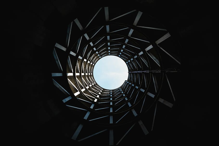 baixo, túnel da fotografia de ângulo, escuro, luz, padrão, perspectiva, ninguém, arquitetura, estrutura construída, planos de fundo