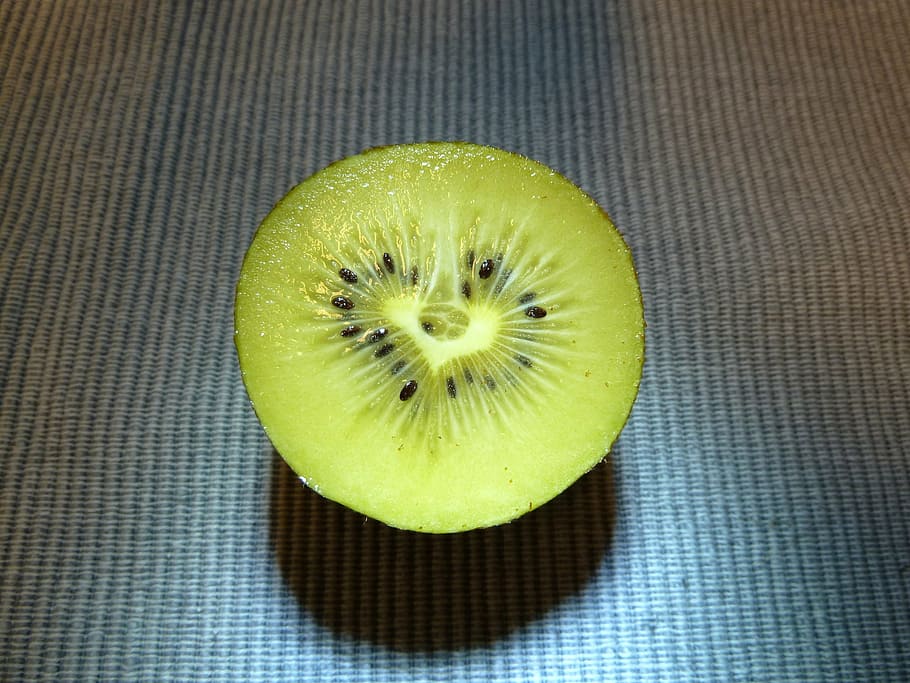 kiwi, el corazón de la fruta, fruta, alimentación saludable, bienestar, frescura, comida y bebida, comida, kiwi - fruta, rebanada