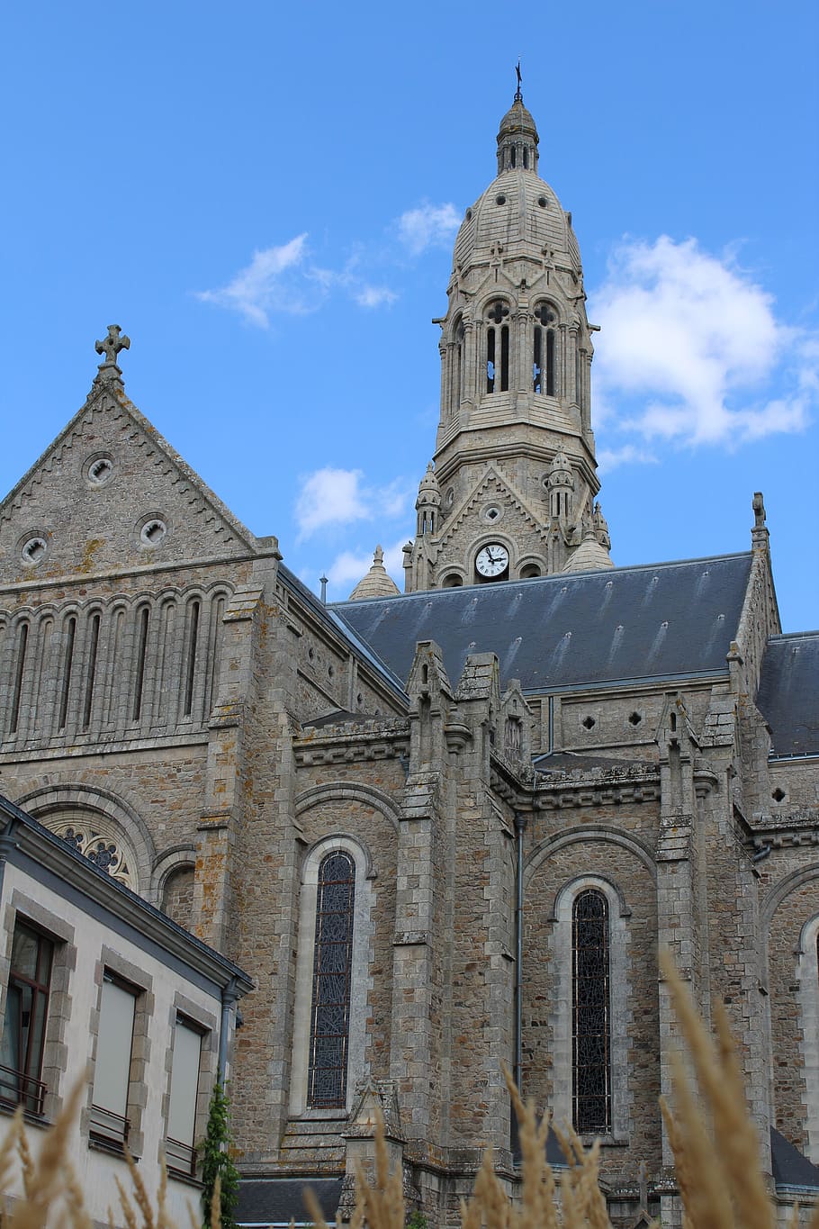 saint-laurent-sur-sèvre, church, st louis mary grignion de montfort, france, europe, tower, catholic, blue sky, construction, architecture