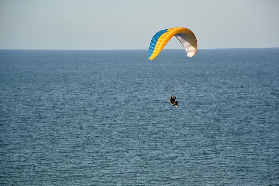 paragliding, paraglider, wing ozone rush 5, color, veil color blue orange yellow, wind, air, flight, site côte d'armor, brittany france