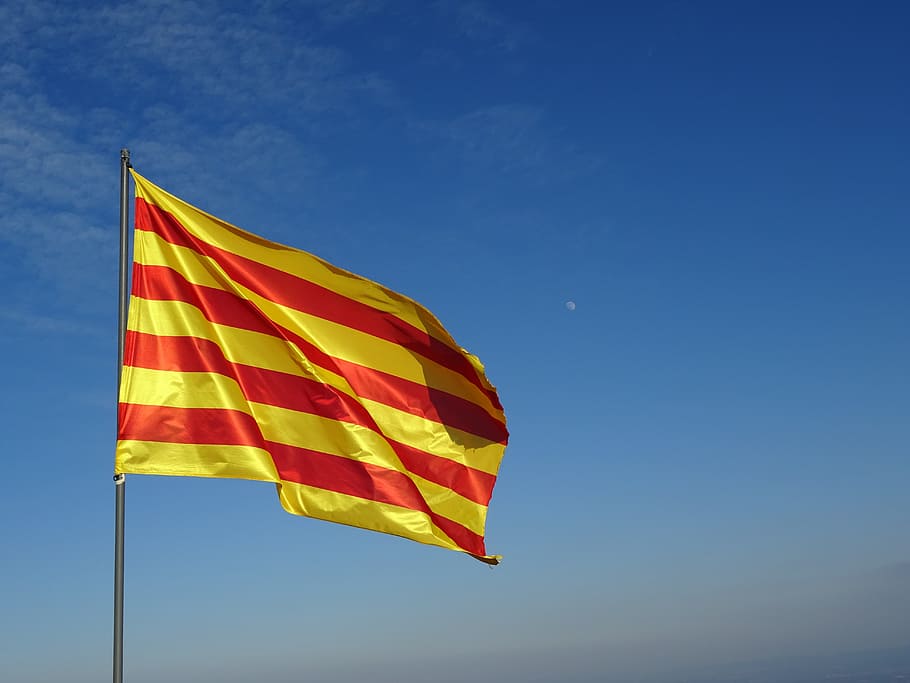 levantado, amarillo, rojo, bandera de rayas, bandera, catalán, Senyera, agitando, cataluña, catalunya