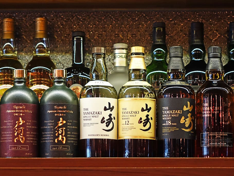 baixo, fotografia leve, garrafas de licor, bar, Yamazaki, Togouchi, japonês misturado, licor, garrafas, álcool
