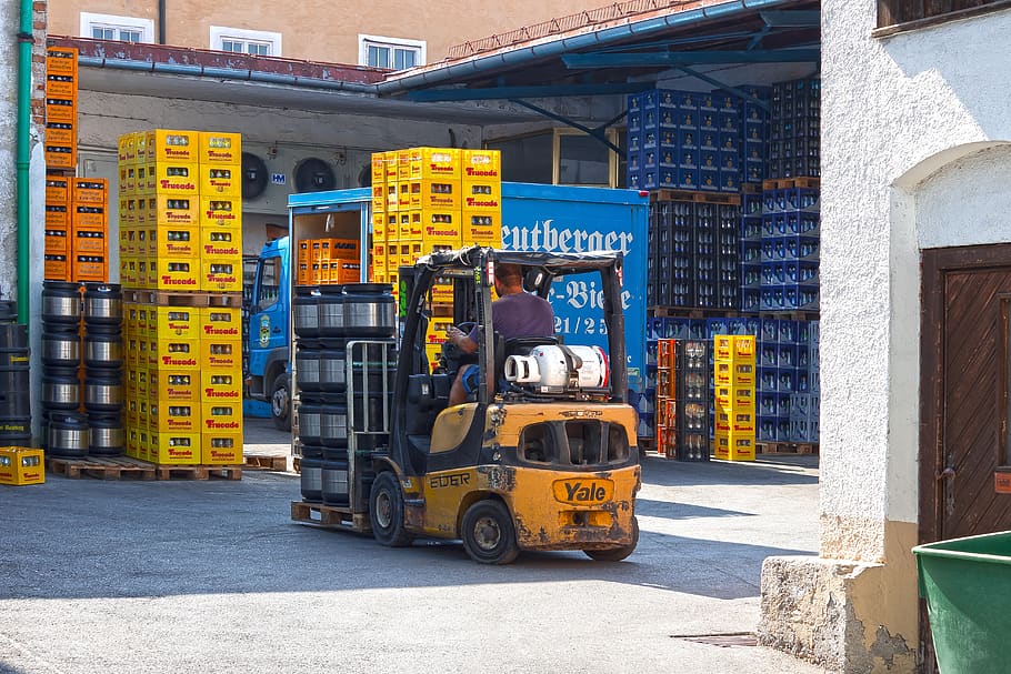 brewery, monastery brewery, reutberg, brewery cooperative, forklift, building, courtyard, stock, truck, loading