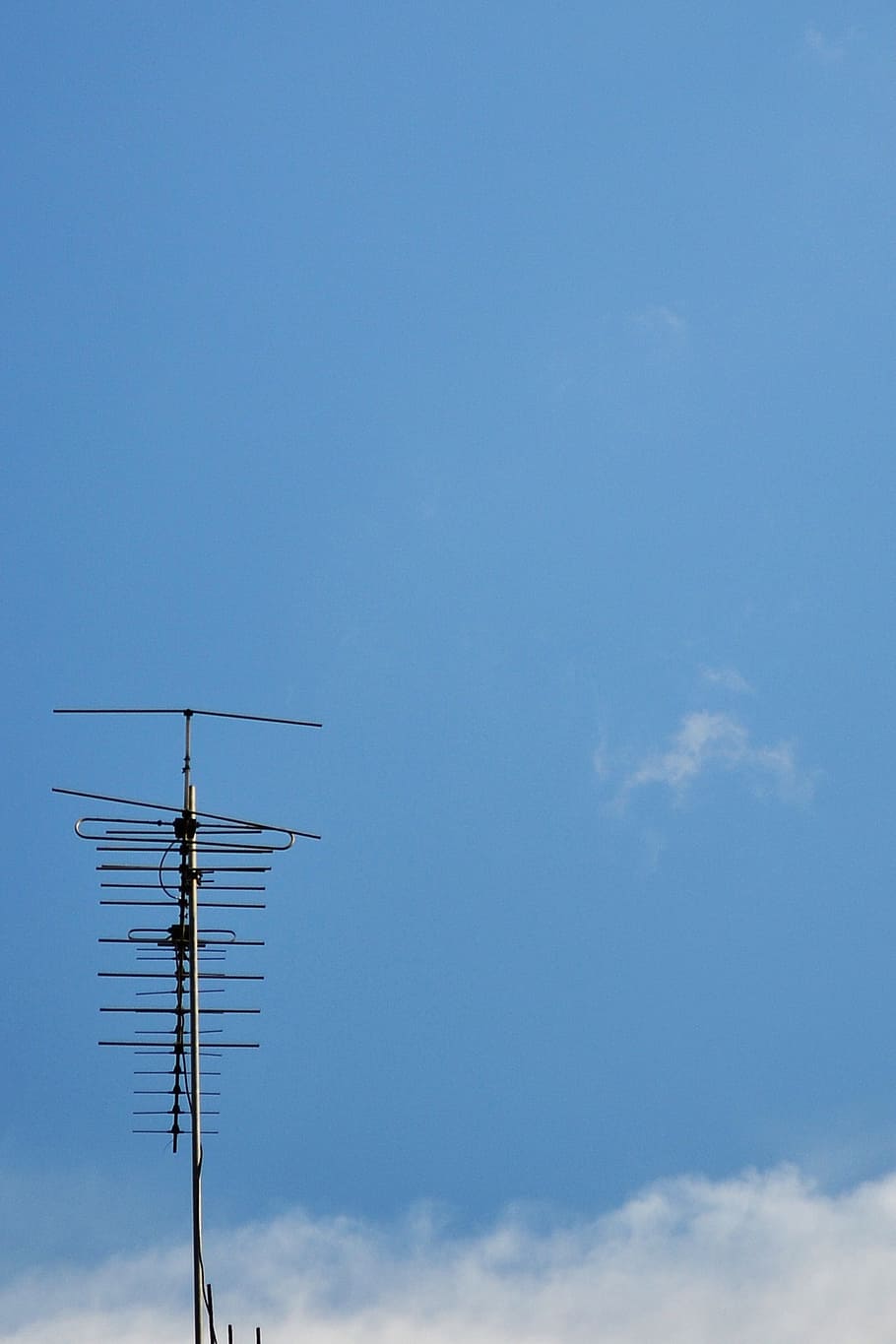 negative space, antena, blue sky, sky, clouds, mawanella, sri lanka, ceylon, photos, cloud - sky