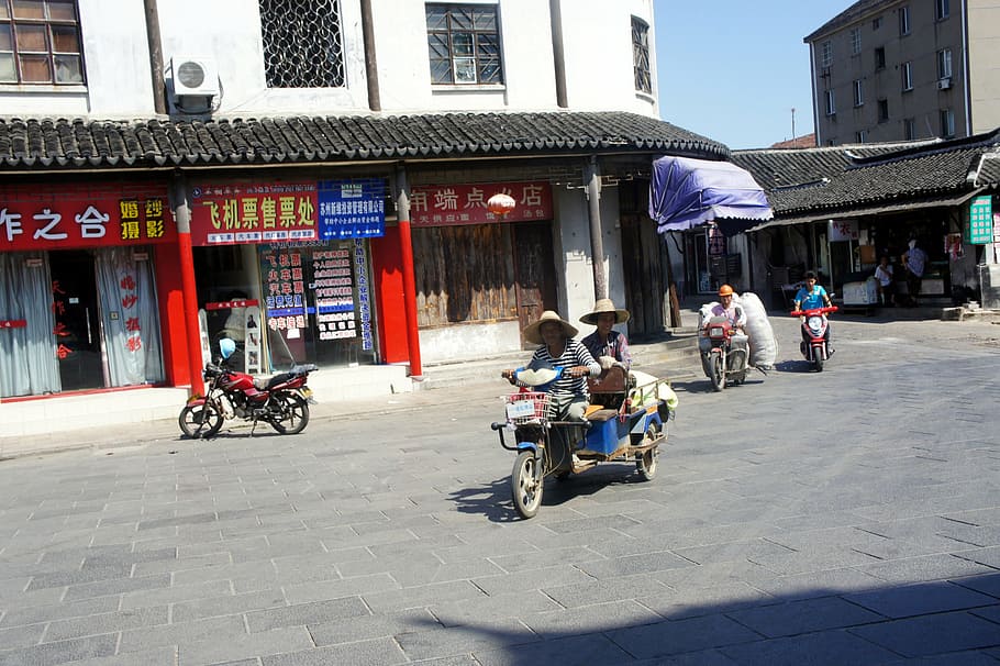 Cina, jalanan, istri istri, pengendara sepeda motor, lowongan, arsitektur, eksterior bangunan, struktur yang dibangun, kota, transportasi