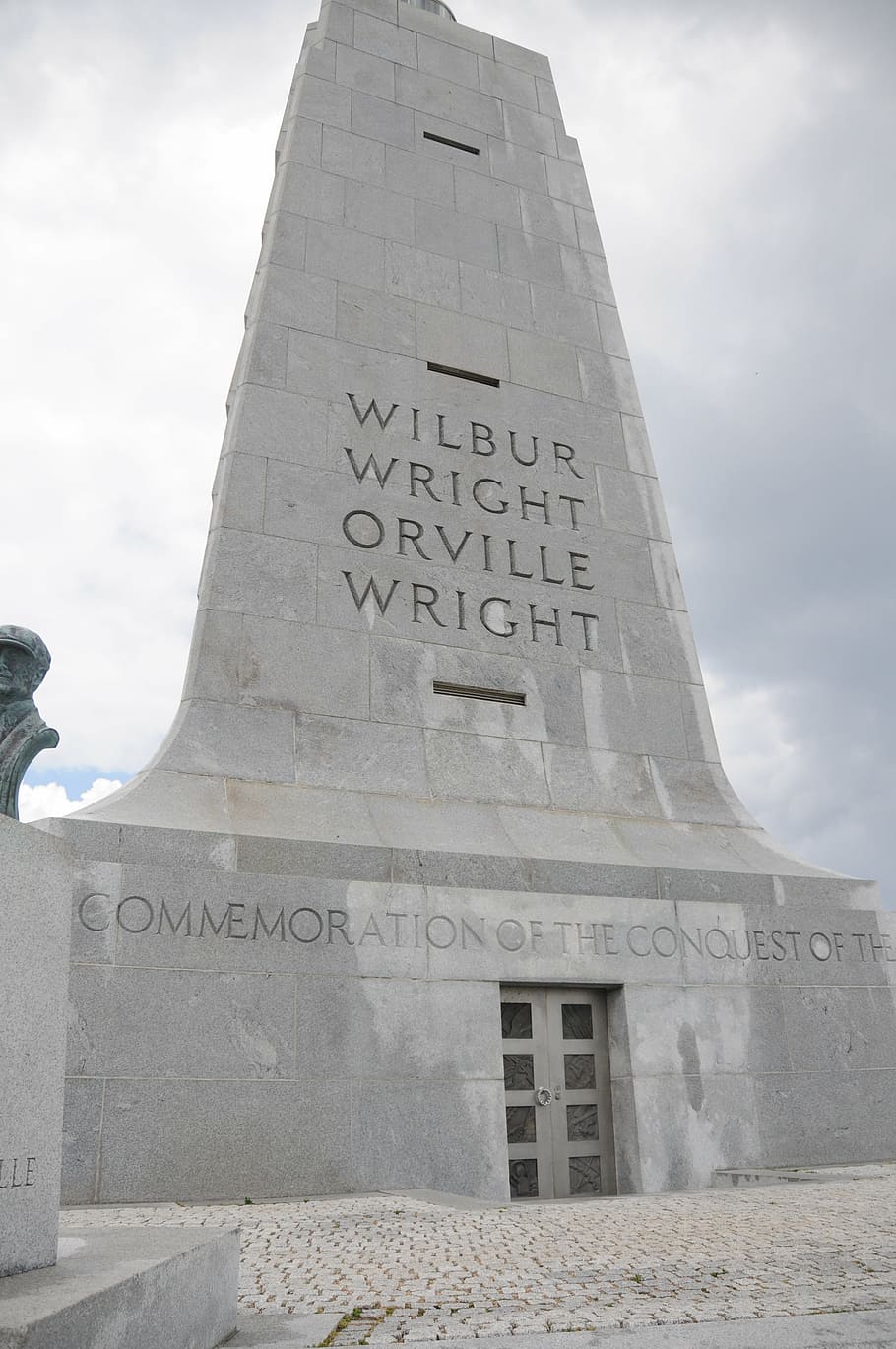 Wilbur Wright, Orville Wright, Kitty Hawk, Carolina del Norte, bancos exteriores, hermanos Wright, arquitectura, destinos de viaje, estructura construida, texto