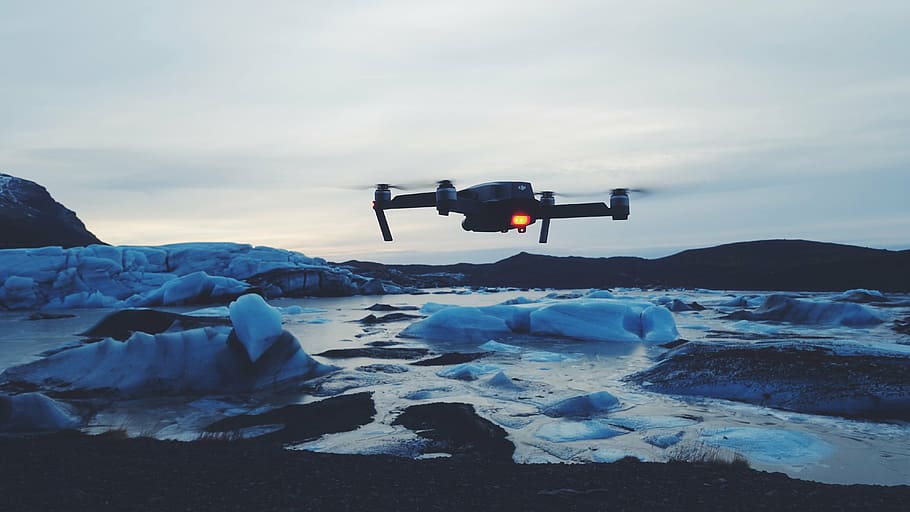 terbang drone hitam, drone, kamera, es, gunung es, salju, dingin, cuaca, teknologi, terbang