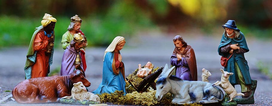 selective, focus photography, nativity figurines, christmas crib figures, christmas, arts crafts, nativity scene, crib, father christmas, maria