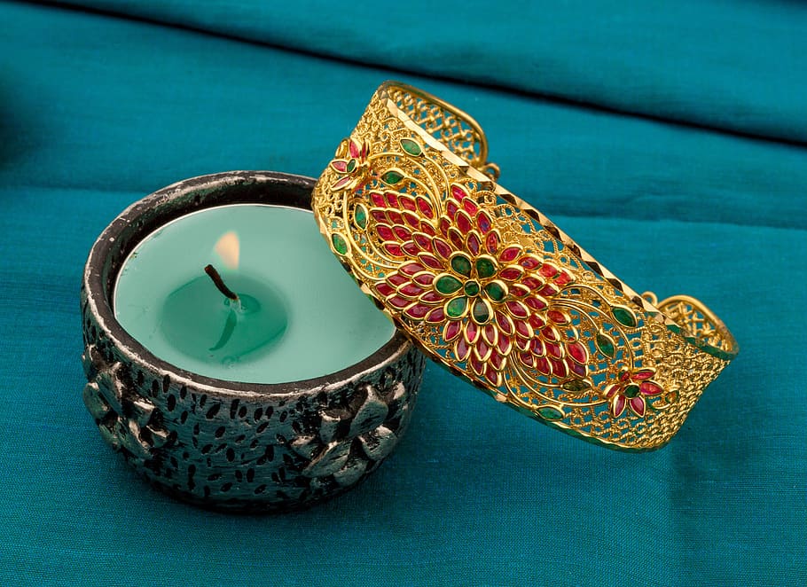 gold-colored bangle, next, teal candle, Ruby, Emerald, Bracelet, Gold, precious, colored background, studio shot