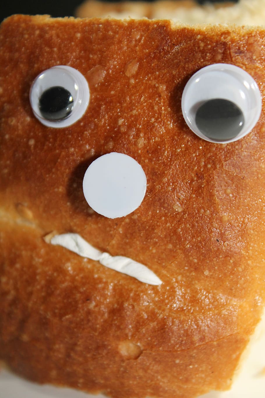 Bread, Face, Grumpy, Snub Nose, Sour, figure, eyes, nose, mouth, nature