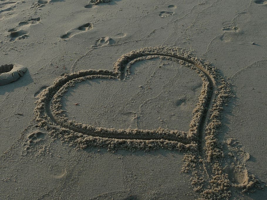 arena del corazón, dibujo, durante el día, corazón, arena, agradecido, gracias, amor, gratitud, signo
