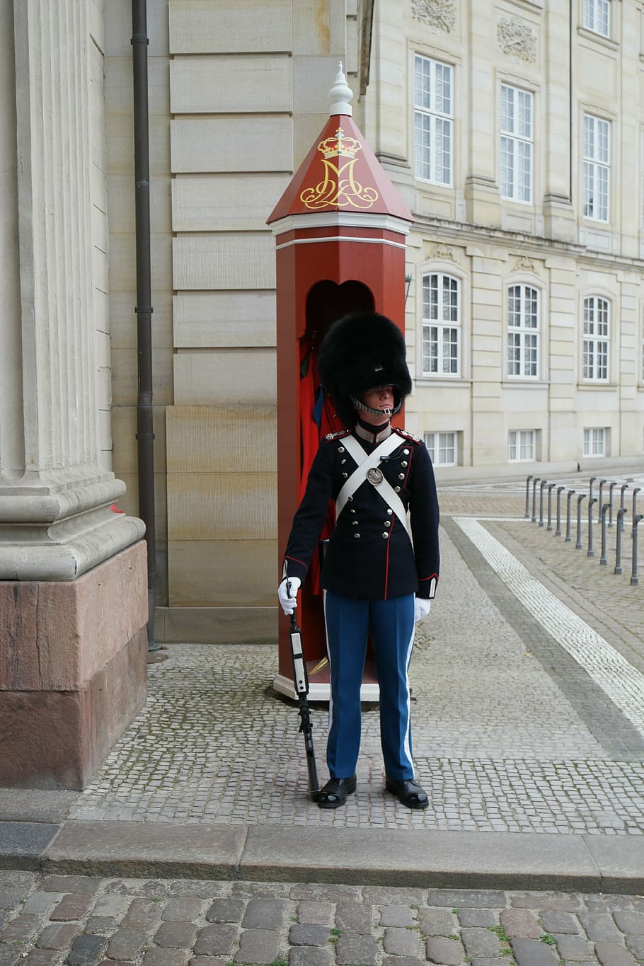 amalienborg, castillo real, guardia real, copenhague, atracción, seguridad, tradición, palacio, cambio de guardia, ejército