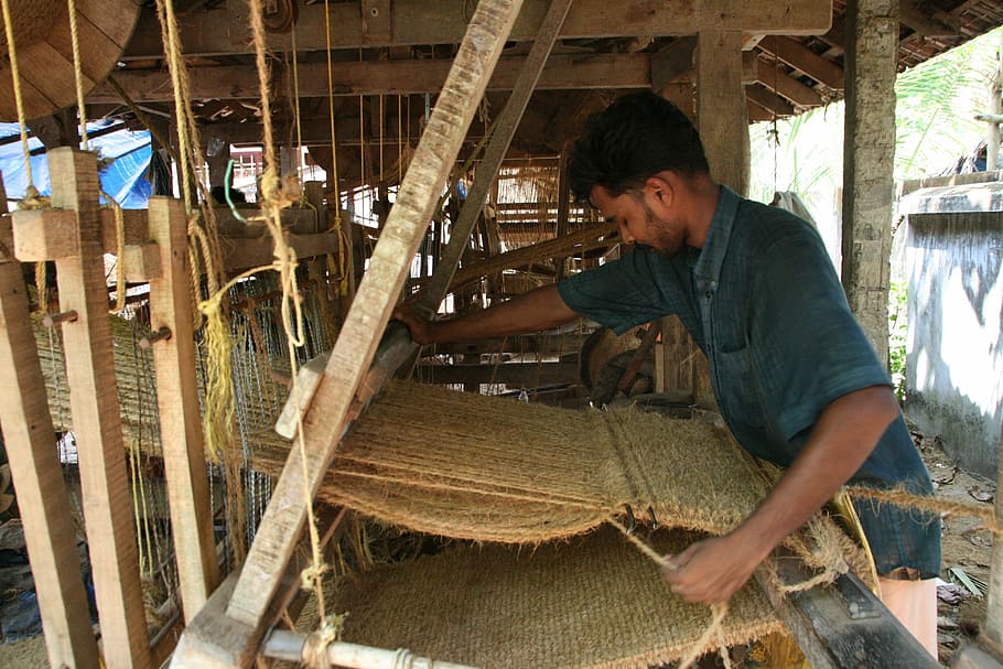 weaving, hand loom, loom, worker, rural worker, india, one person, real people, working, casual clothing