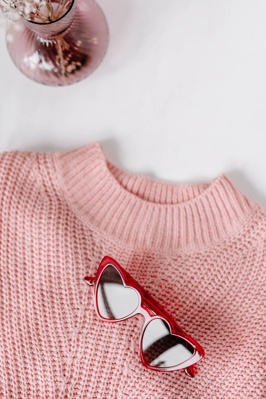 lay, fashion, outfit, flatlay, jeans, sweater, pink, blue, casual, sunglasses