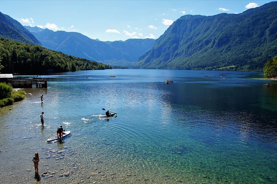 bohinj, lago bohinj, eslovênia, alpes julianos, águas claras, panorama, turismo, férias, verão, banho