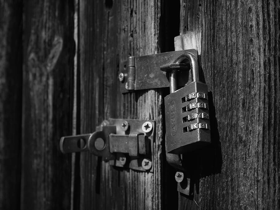 foto en escala de grises, puerta, candado, cerradura, seguro, seguridad, clave, bloqueado, combinación, número
