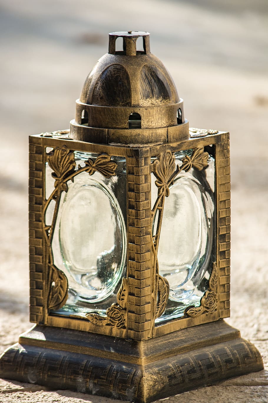 brass bracket lantern, lantern, macro, close, all saints, gold, lighting fixtures, light, light source, day